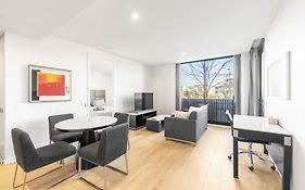 Central Located 2 Bedroom Apartment In Canberra With Parking